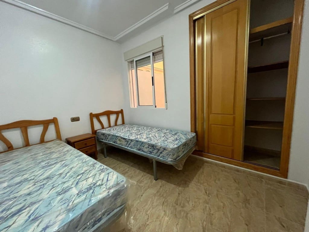 2 bedroom Apartment for sale in Los Montesinos with pool - € 112,000 (Ref: 9475405)