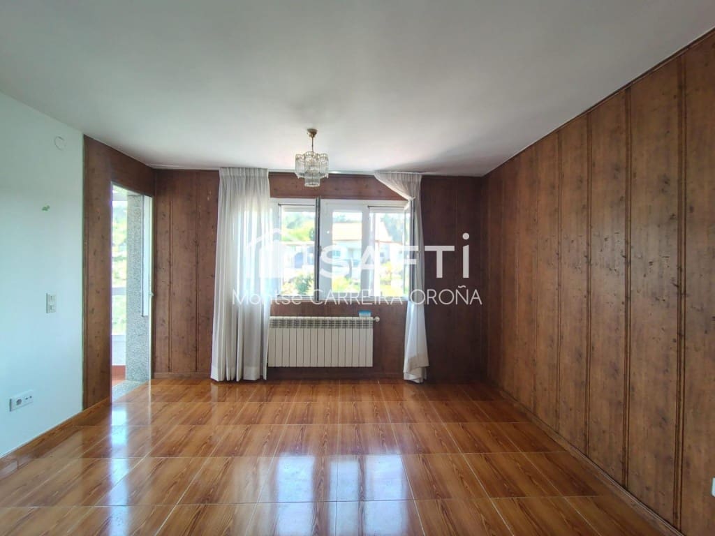 4 slaapkamer Villa te koop in Santiago de Compostela met garage - € 330.000 (Ref: 9481111)