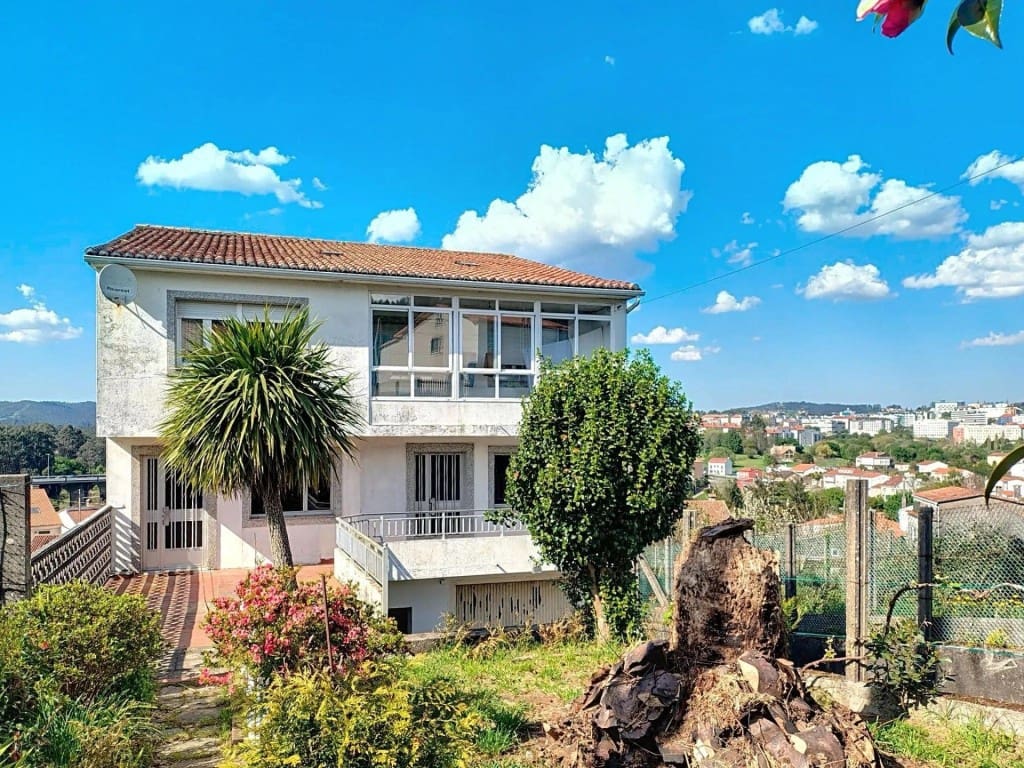 4 slaapkamer Villa te koop in Santiago de Compostela met garage - € 330.000 (Ref: 9481111)