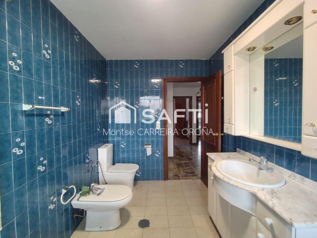 4 slaapkamer Villa te koop in Santiago de Compostela met garage - € 330.000 (Ref: 9481111)