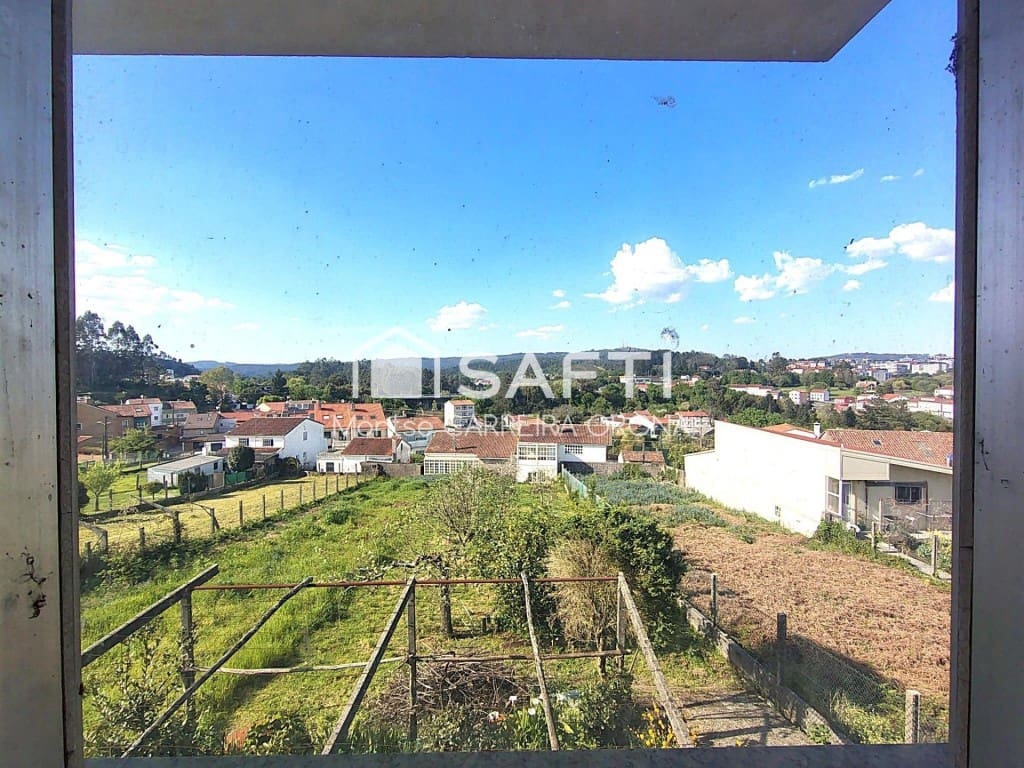 4 slaapkamer Villa te koop in Santiago de Compostela met garage - € 330.000 (Ref: 9481111)