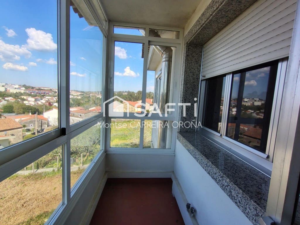 4 slaapkamer Villa te koop in Santiago de Compostela met garage - € 330.000 (Ref: 9481111)