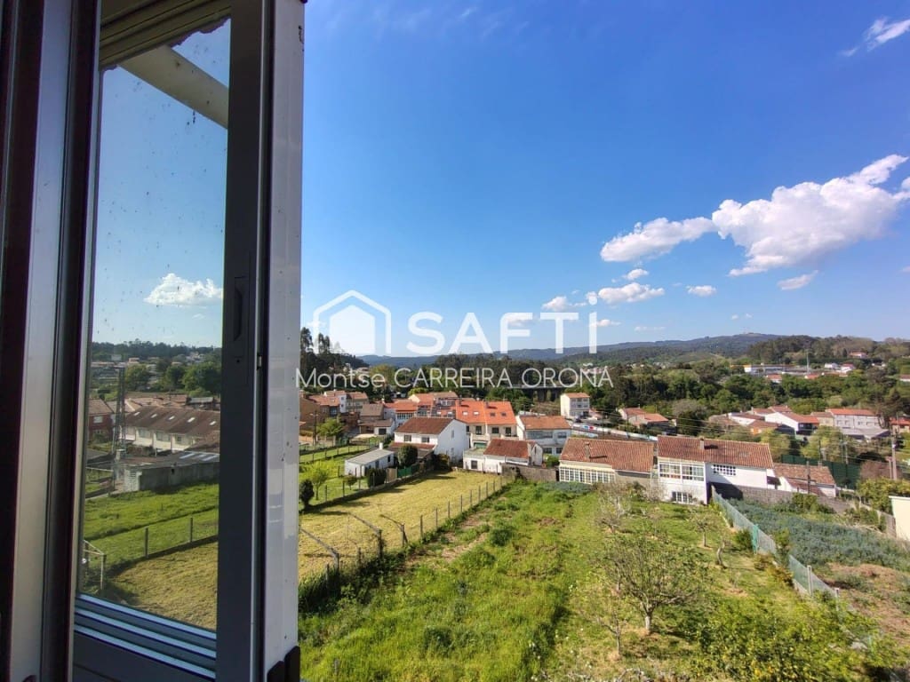 4 slaapkamer Villa te koop in Santiago de Compostela met garage - € 330.000 (Ref: 9481111)