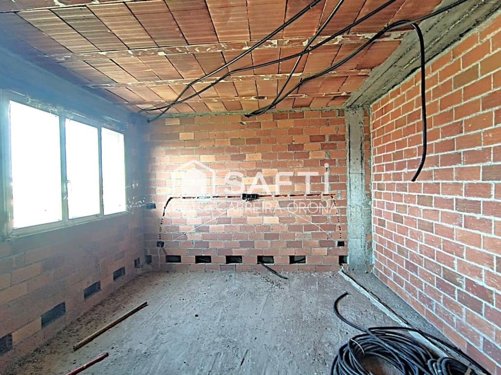 4 slaapkamer Villa te koop in Santiago de Compostela met garage - € 330.000 (Ref: 9481111)