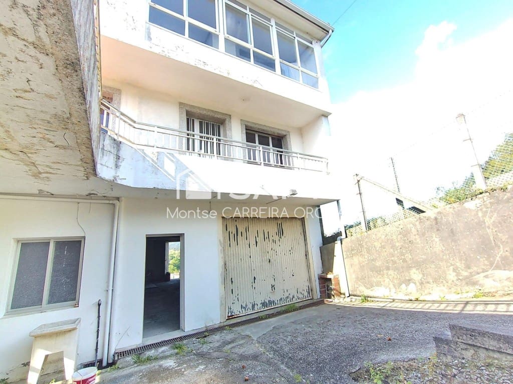 4 slaapkamer Villa te koop in Santiago de Compostela met garage - € 330.000 (Ref: 9481111)