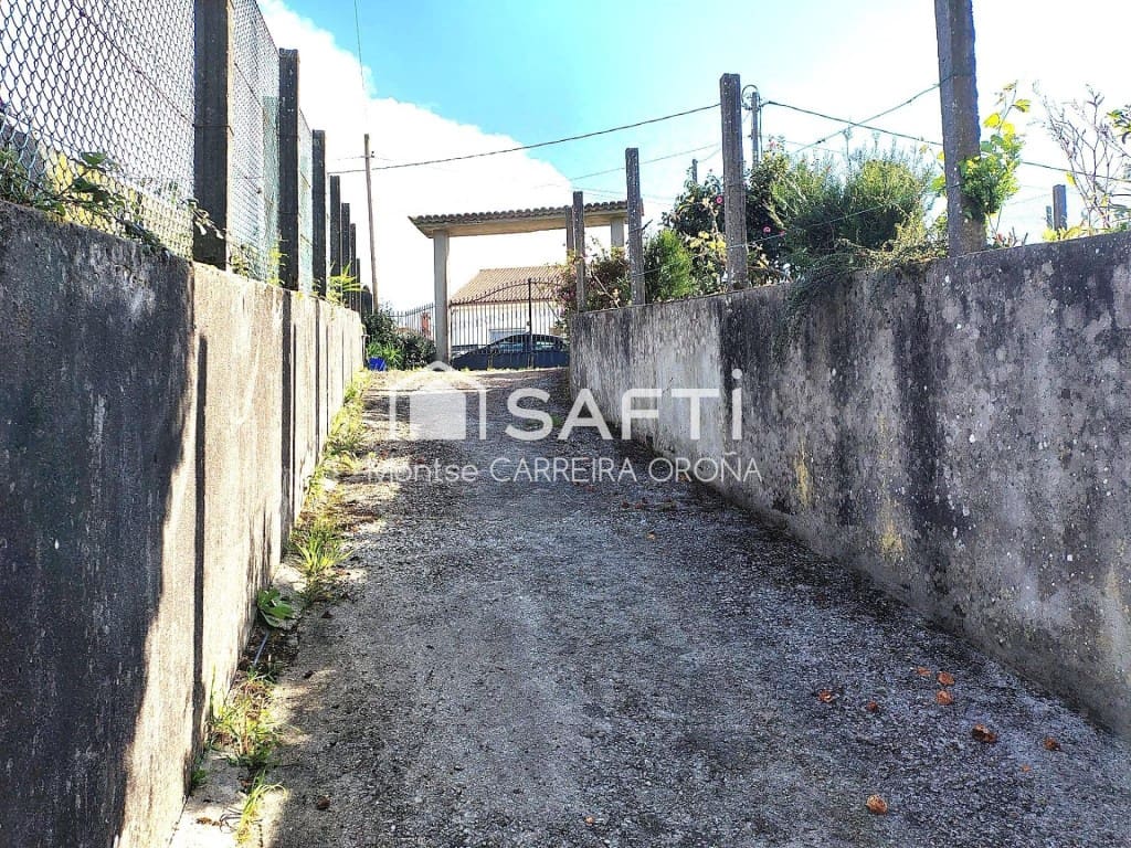 4 slaapkamer Villa te koop in Santiago de Compostela met garage - € 330.000 (Ref: 9481111)