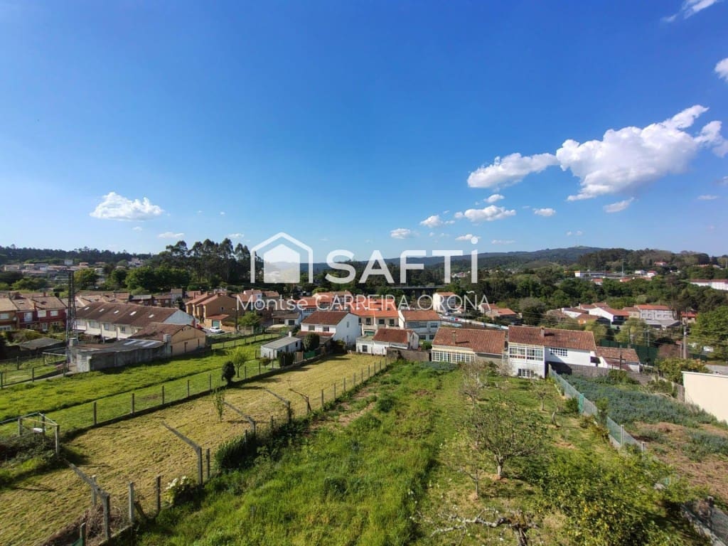 4 slaapkamer Villa te koop in Santiago de Compostela met garage - € 330.000 (Ref: 9481111)