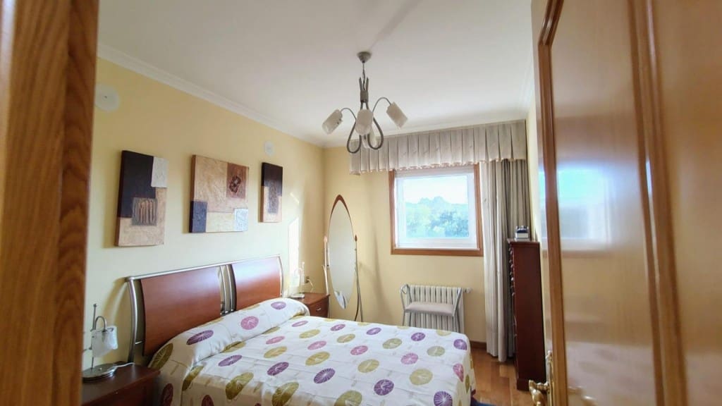 4 Zimmer Apartment zu vermieten in Santiago de Compostela mit Garage - 1.500 € (Ref: 9481113)