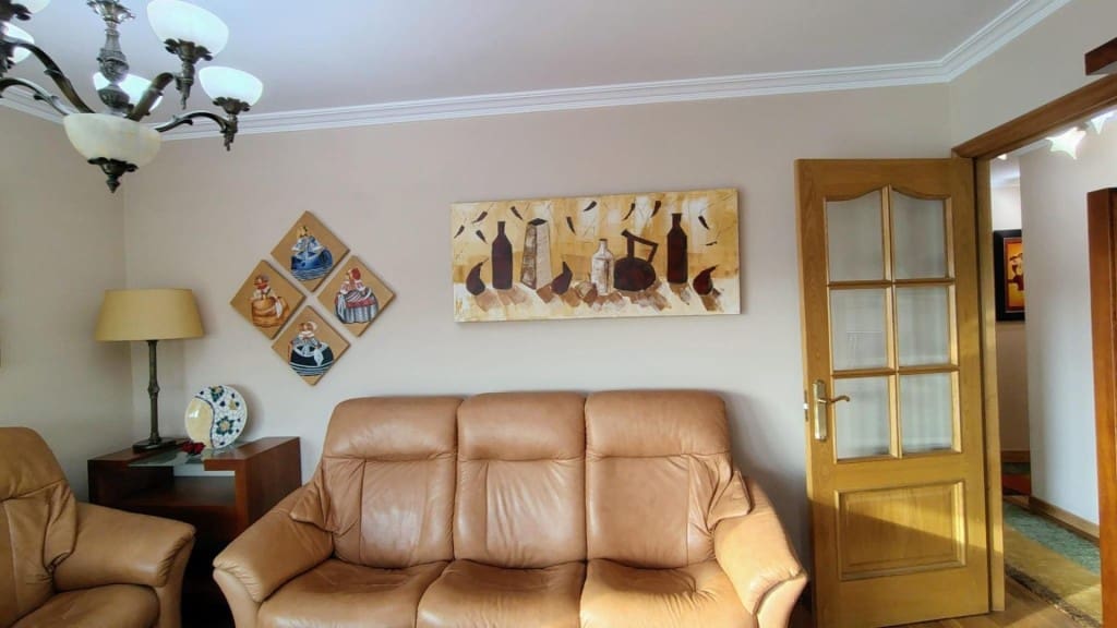 4 Zimmer Apartment zu vermieten in Santiago de Compostela mit Garage - 1.500 € (Ref: 9481113)