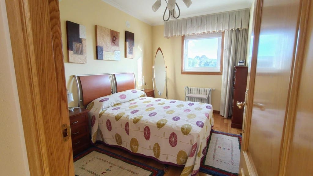 4 Zimmer Apartment zu vermieten in Santiago de Compostela mit Garage - 1.500 € (Ref: 9481113)