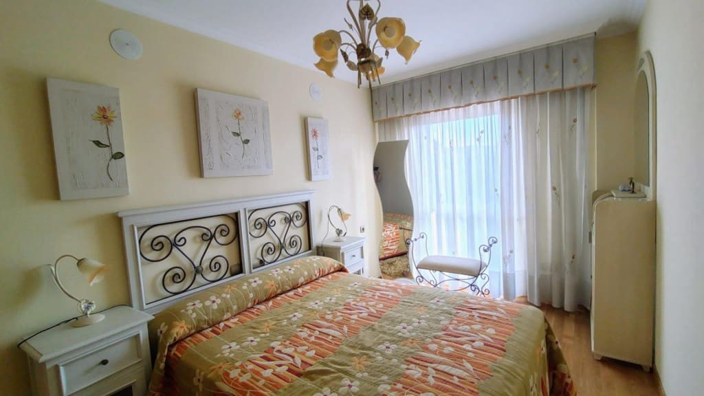 4 Zimmer Apartment zu vermieten in Santiago de Compostela mit Garage - 1.500 € (Ref: 9481113)