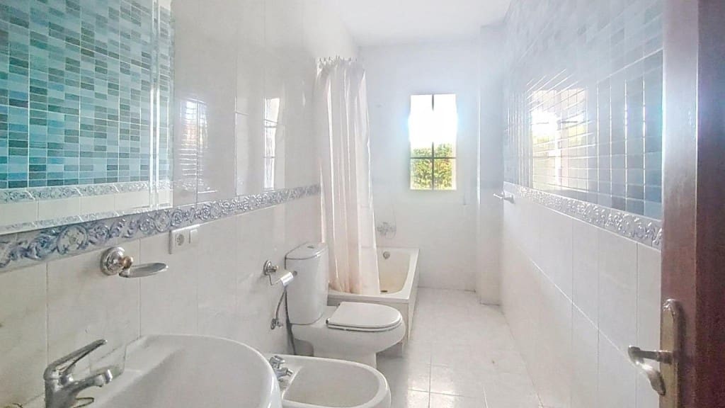 7 soveværelse Villa til salg i Teo - € 330.000 (Ref: 9481115)