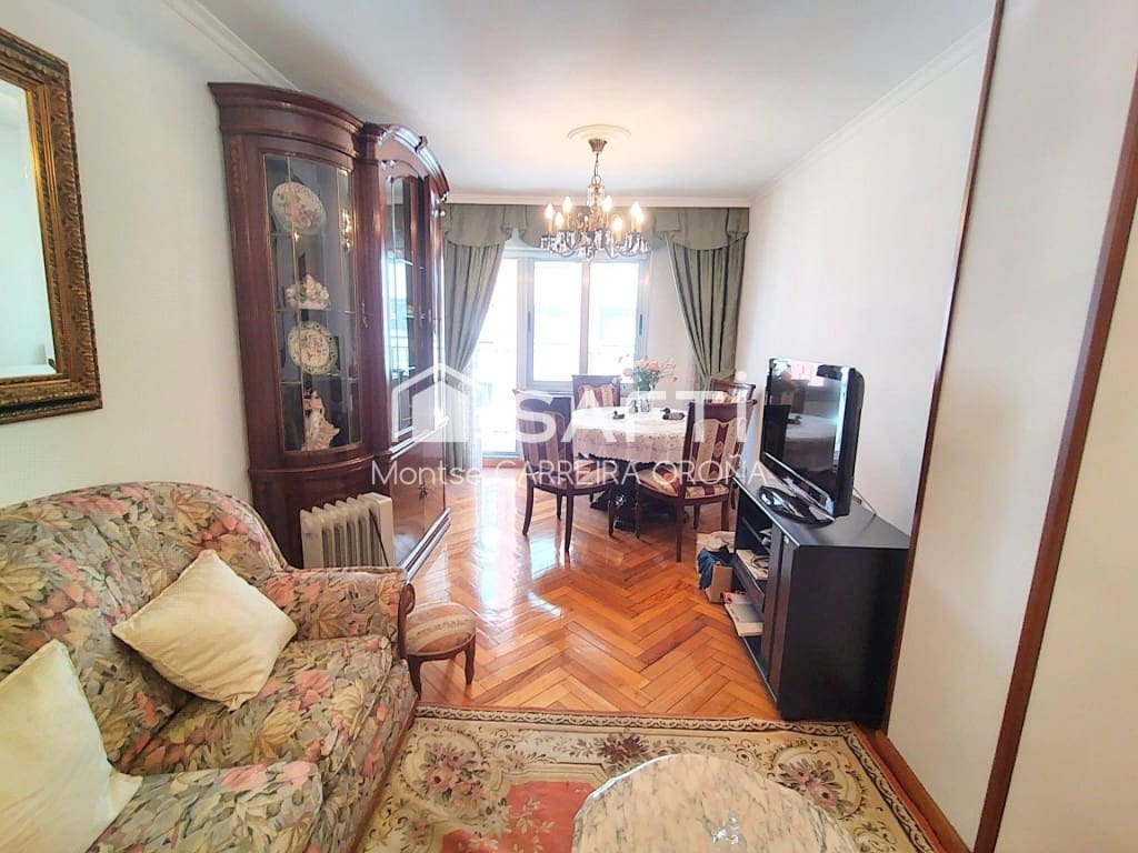 3 Zimmer Apartment zu vermieten in Santiago de Compostela - 800 € (Ref: 9481117)