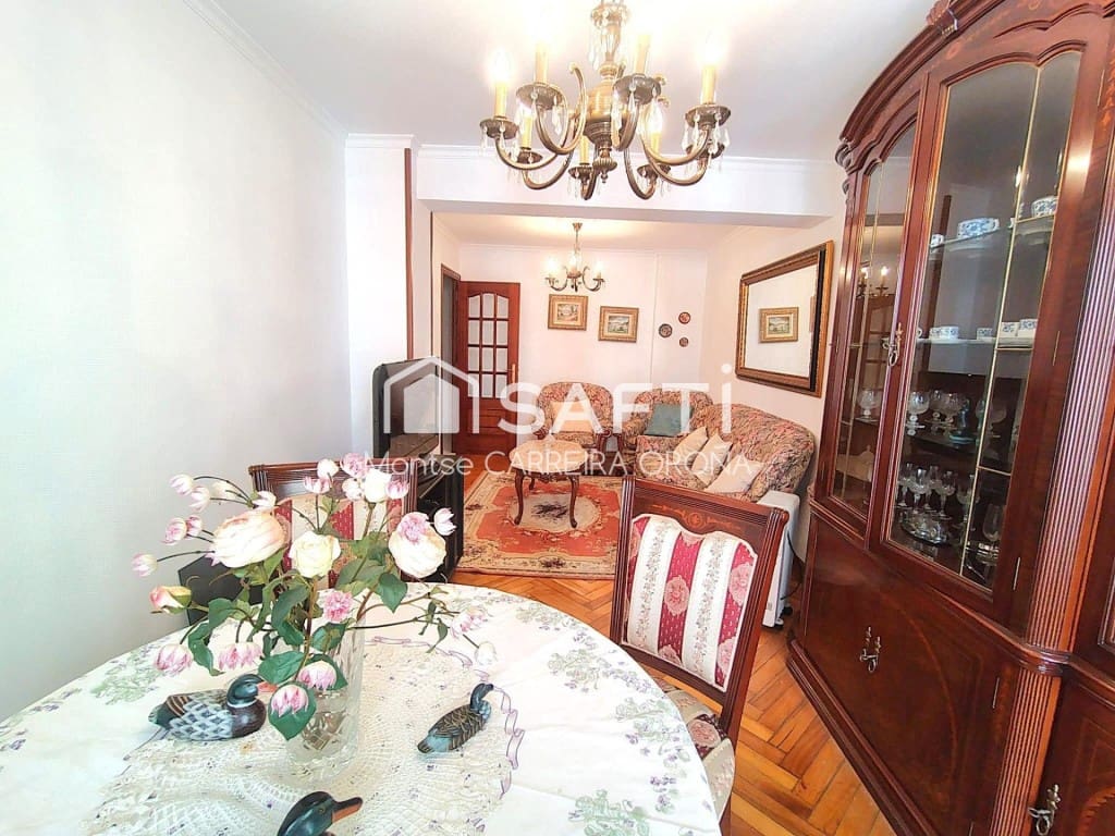 3 Zimmer Apartment zu vermieten in Santiago de Compostela - 800 € (Ref: 9481117)
