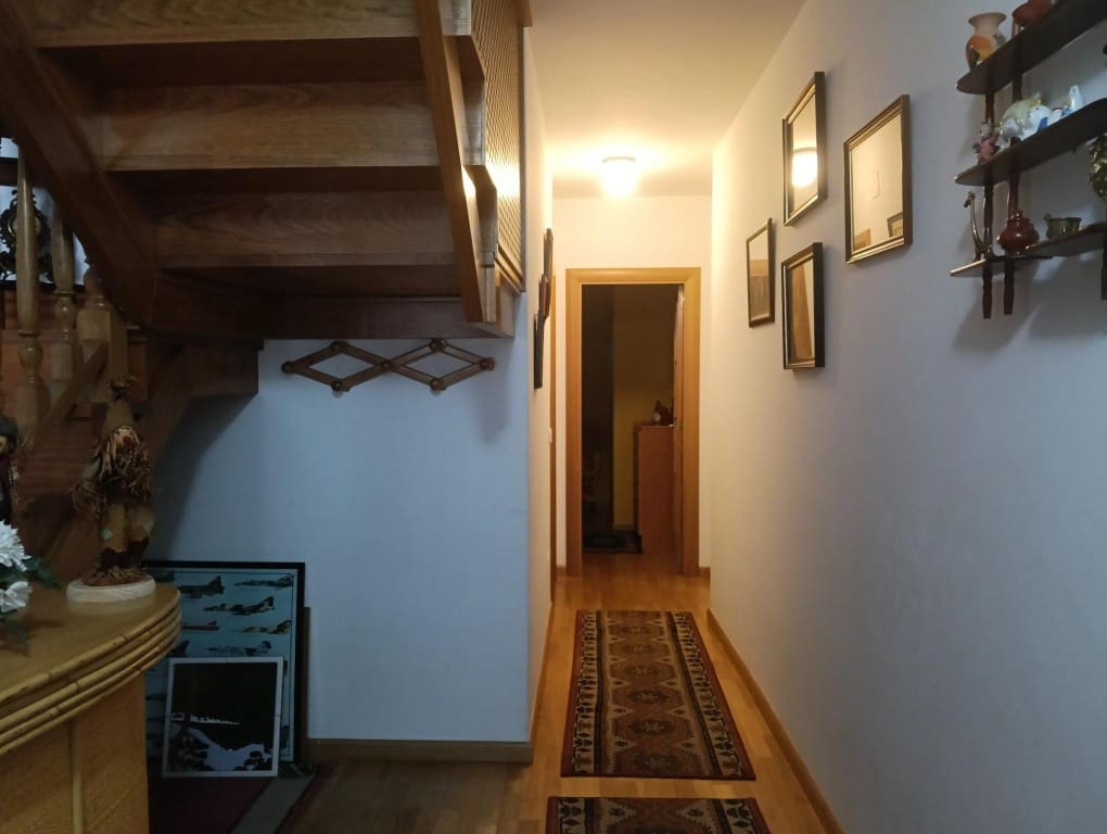 4 bedroom Flat for sale in Valencia de Don Juan with garage - € 155,000 (Ref: 9481124)