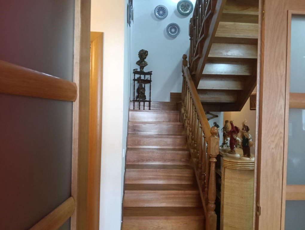 4 bedroom Flat for sale in Valencia de Don Juan with garage - € 155,000 (Ref: 9481124)