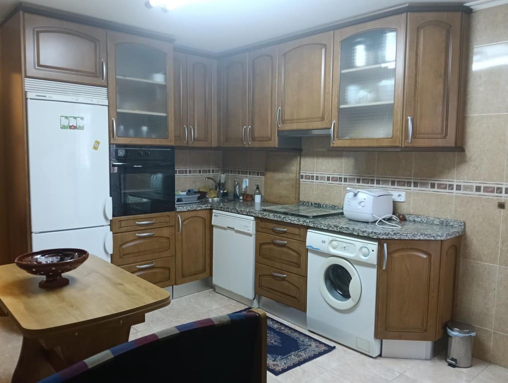 4 bedroom Flat for sale in Valencia de Don Juan with garage - € 155,000 (Ref: 9481124)