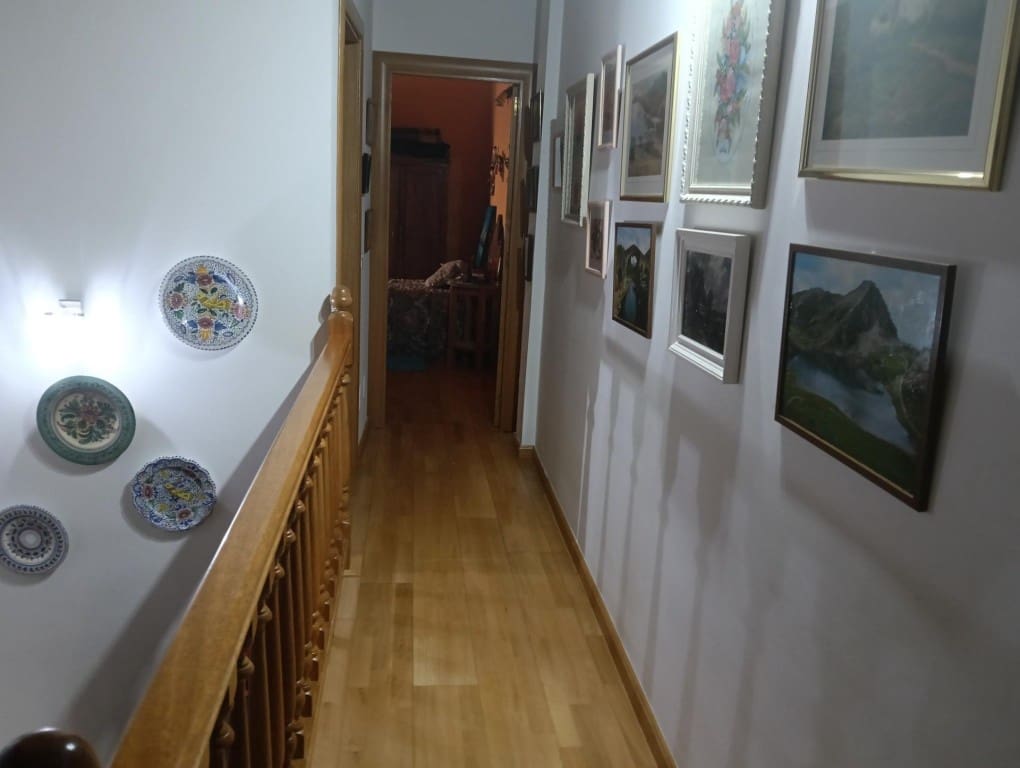 4 bedroom Flat for sale in Valencia de Don Juan with garage - € 155,000 (Ref: 9481124)