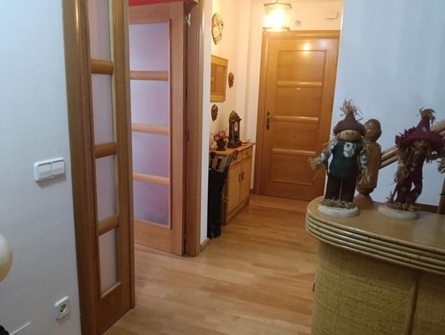 4 bedroom Flat for sale in Valencia de Don Juan with garage - € 155,000 (Ref: 9481124)