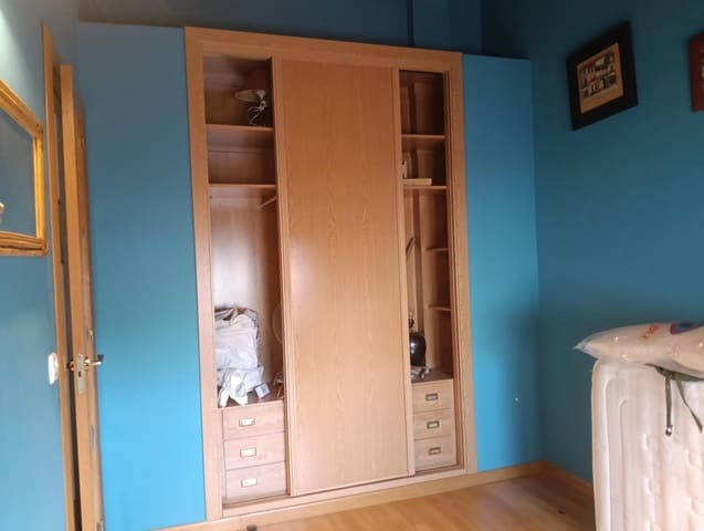 4 bedroom Flat for sale in Valencia de Don Juan with garage - € 155,000 (Ref: 9481124)