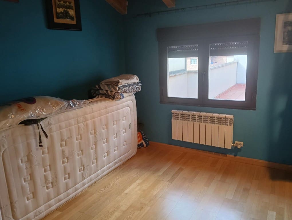 4 bedroom Flat for sale in Valencia de Don Juan with garage - € 155,000 (Ref: 9481124)