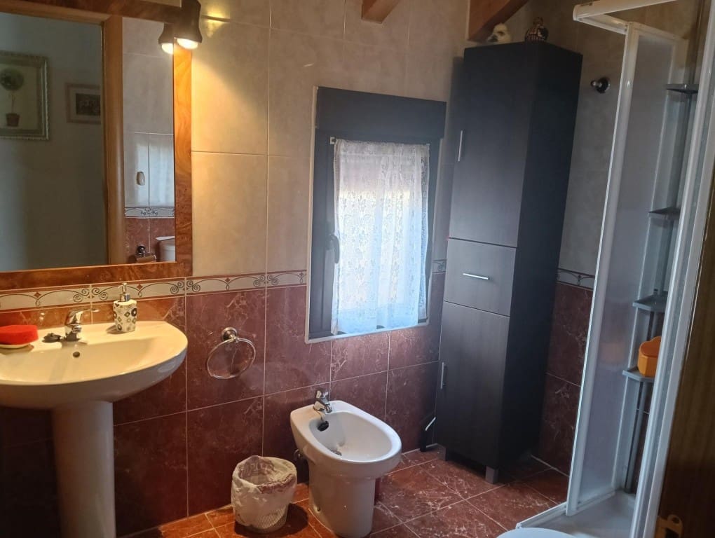 4 bedroom Flat for sale in Valencia de Don Juan with garage - € 155,000 (Ref: 9481124)