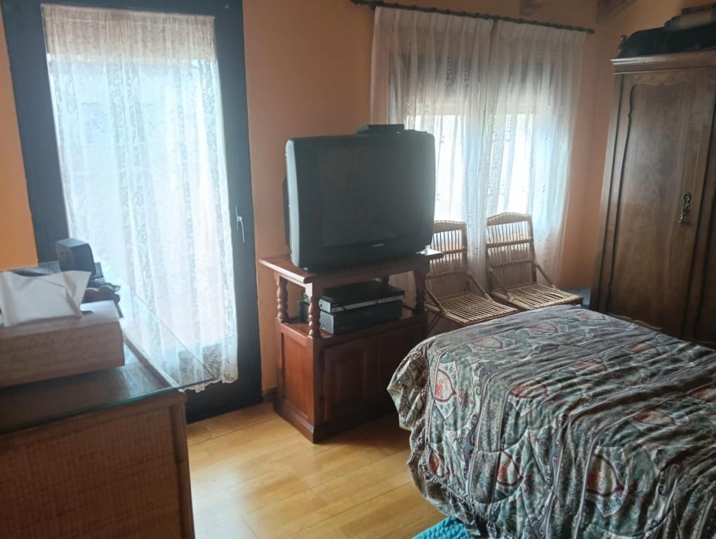 4 bedroom Flat for sale in Valencia de Don Juan with garage - € 155,000 (Ref: 9481124)