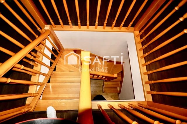 4 sypialnia Apartament na sprzedaż w Pineda de Mar z garażem - 240 000 € (Ref: 9481959)