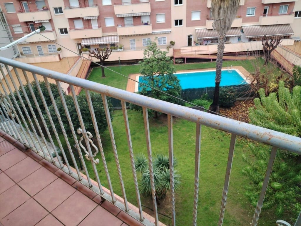 4 sypialnia Apartament na sprzedaż w Pineda de Mar z garażem - 240 000 € (Ref: 9481959)