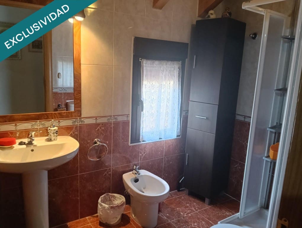 4 bedroom Flat for sale in Valencia de Don Juan with garage - € 155,000 (Ref: 9481960)