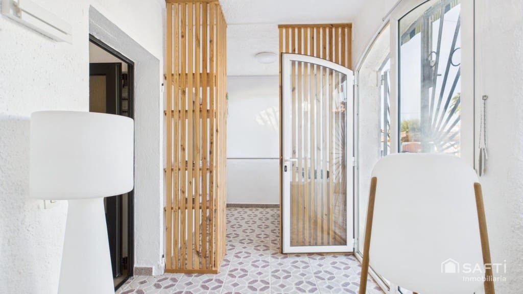 3 bedroom Villa for sale in Empuriabrava with pool garage - € 1,390,000 (Ref: 9485222)