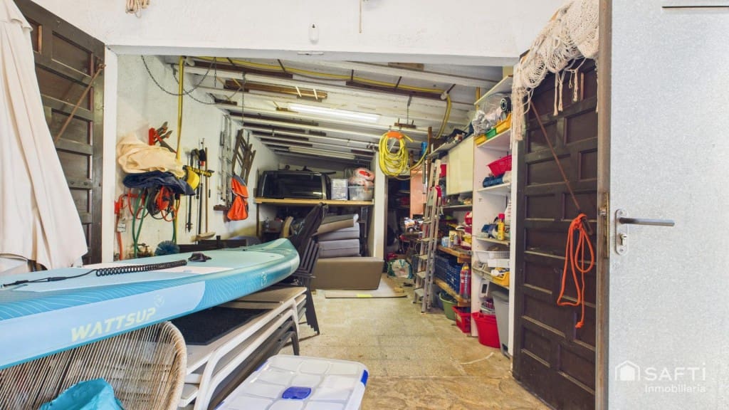 3 bedroom Villa for sale in Empuriabrava with pool garage - € 1,390,000 (Ref: 9485222)