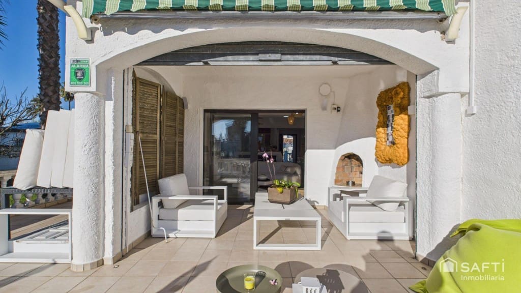 3 bedroom Villa for sale in Empuriabrava with pool garage - € 1,390,000 (Ref: 9485222)
