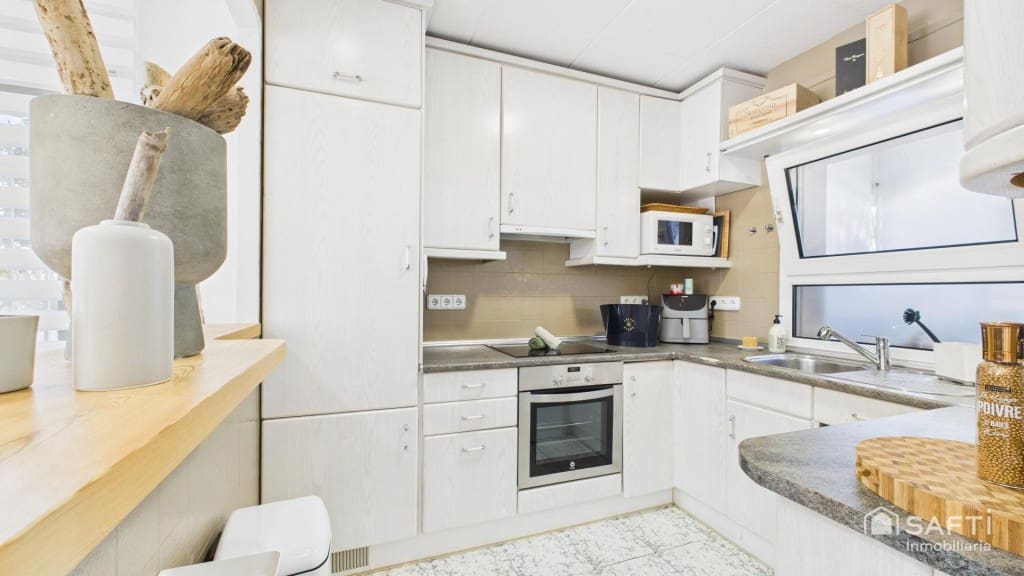 3 bedroom Villa for sale in Empuriabrava with pool garage - € 1,390,000 (Ref: 9485222)