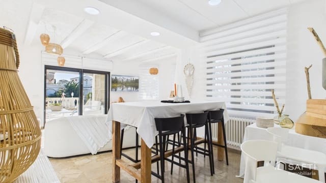 3 sypialnia Willa na sprzedaż w Empuriabrava, Castelló d'Empúries z basenem garażem - 1 390 000 € (Ref: 9485222)