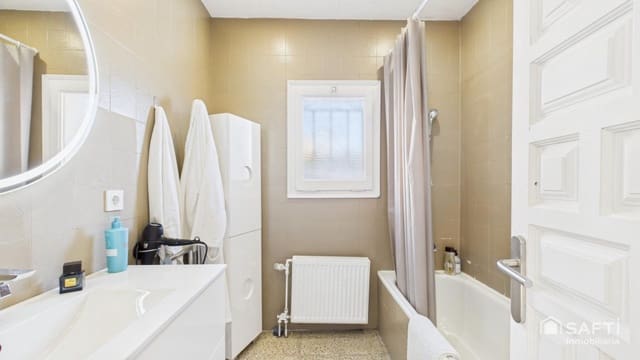 3 sypialnia Willa na sprzedaż w Empuriabrava, Castelló d'Empúries z basenem garażem - 1 390 000 € (Ref: 9485222)