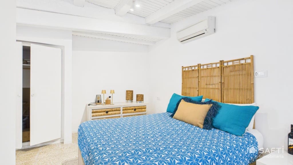 3 bedroom Villa for sale in Empuriabrava with pool garage - € 1,390,000 (Ref: 9485222)