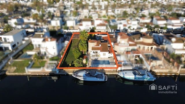 3 sypialnia Willa na sprzedaż w Empuriabrava, Castelló d'Empúries z basenem garażem - 1 390 000 € (Ref: 9485222)