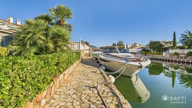 3 sypialnia Willa na sprzedaż w Empuriabrava, Castelló d'Empúries z basenem garażem - 1 390 000 € (Ref: 9485222)