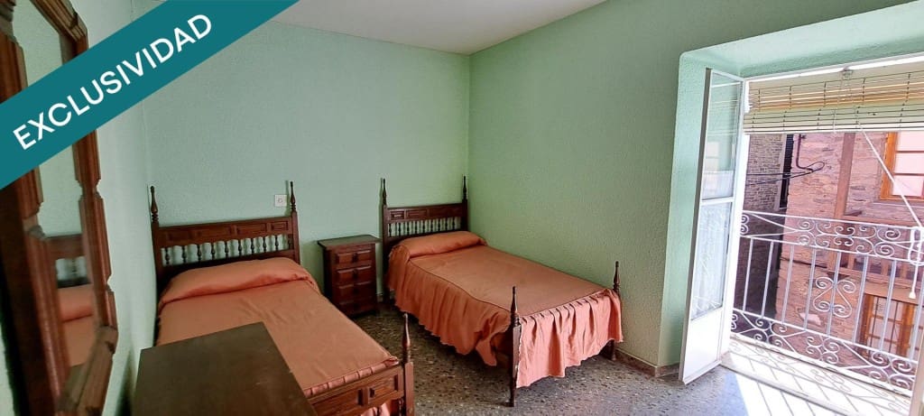 4 bedroom Villa for sale in Molinaseca - € 94,000 (Ref: 9485223)