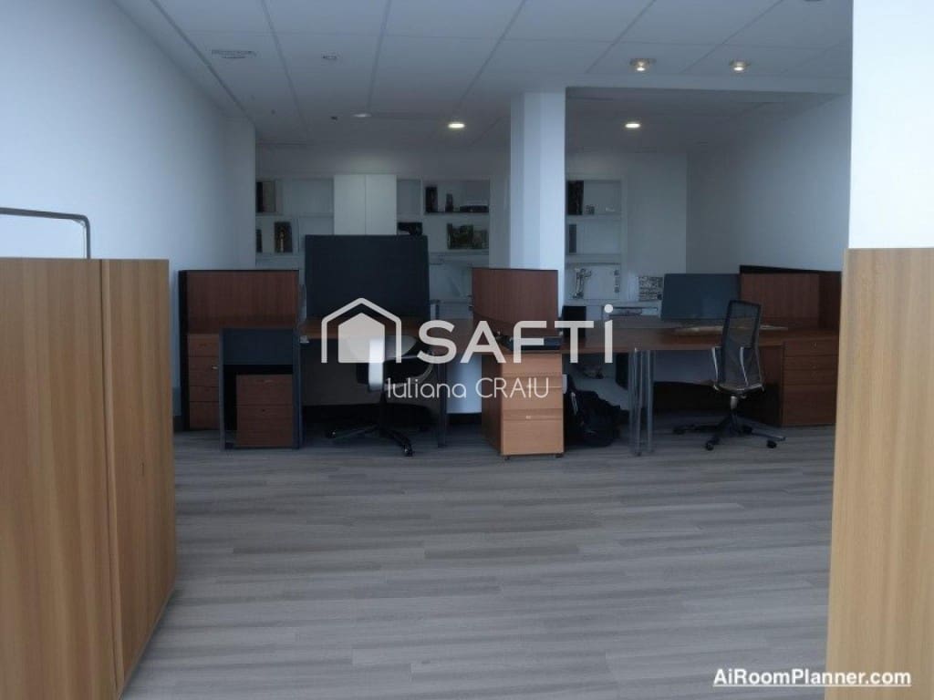 Commercial for sale in Almunecar - € 75,000 (Ref: 9494405)