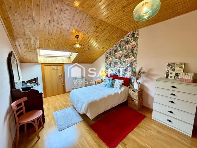 4 bedroom Flat for sale in Villaquilambre with garage - € 210,000 (Ref: 9497249)