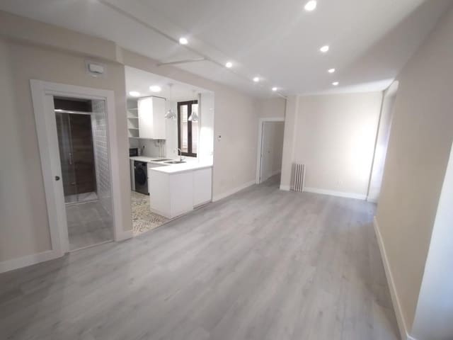 2 soveværelse Lejlighed til leje i León by - € 740 (Ref: 9497260)