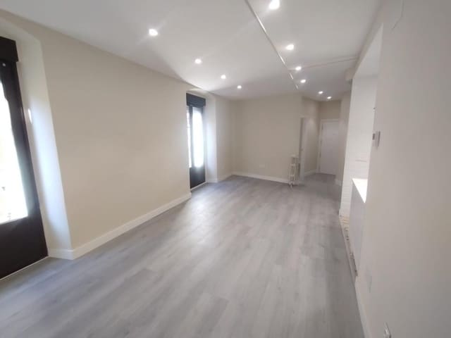 2 soveværelse Lejlighed til leje i León by - € 740 (Ref: 9497260)