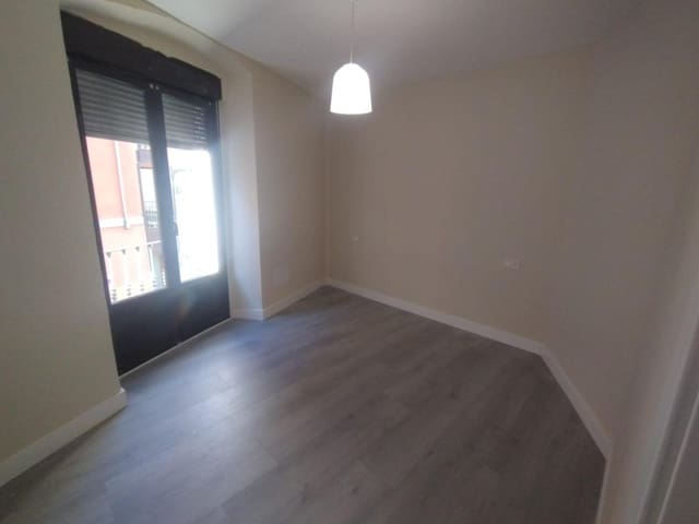 2 soveværelse Lejlighed til leje i León by - € 740 (Ref: 9497260)