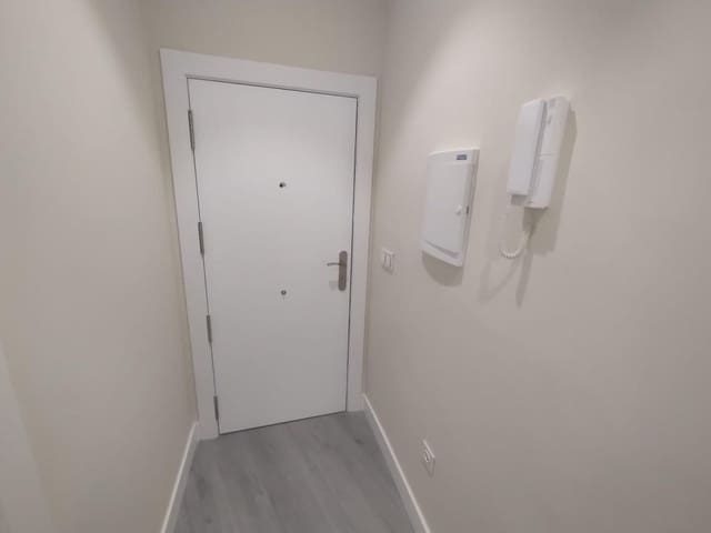 2 soveværelse Lejlighed til leje i León by - € 740 (Ref: 9497260)