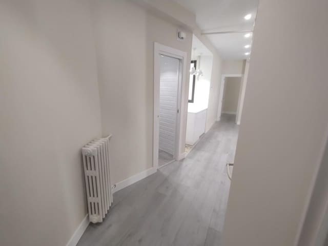 2 soveværelse Lejlighed til leje i León by - € 740 (Ref: 9497260)