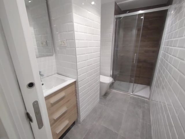 2 soveværelse Lejlighed til leje i León by - € 740 (Ref: 9497260)