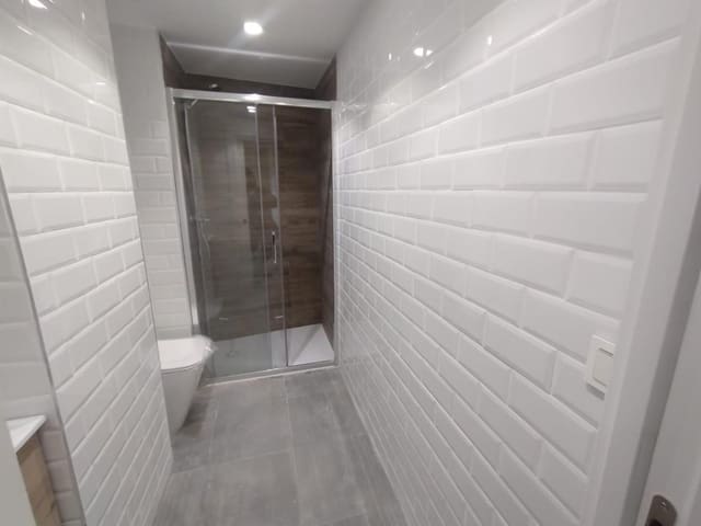 2 soveværelse Lejlighed til leje i León by - € 740 (Ref: 9497260)