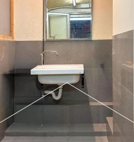 Erhverv til salg i Esplugues de Llobregat - € 150.000 (Ref: 9497263)